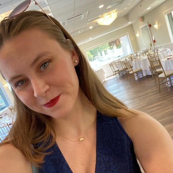 Meet your Posher, Kristin - Picture 2 of 2